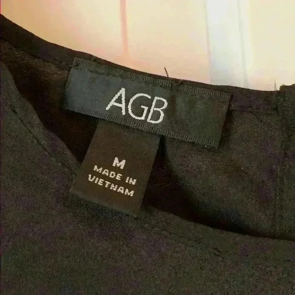 Spring Clear Out Sale! Scalloped Edge Cutout Top - Picture 5 of 5